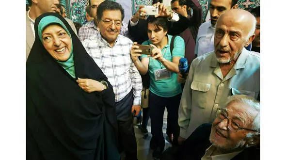 دیدار ابتکار و دکتر ابراهیم یزدی در حسینیه ارشاد + عکس