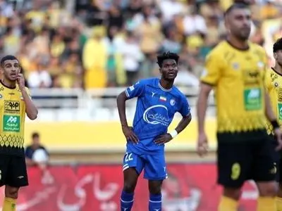 فیلم/ کارشناس حقوقی: قرارداد اندونگ فسخ شده / هر بازی استقلال با حضور او 3-0 می شود