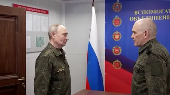 فیلم حضور رئیس‌جمهور روسیه در مرکز نظامی