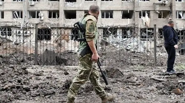 ببینید / لحظه هولناک به رگبار بستن سربازهای اوکراینی داخل سنگر توسط سرباز روس + فیلم دلخراش