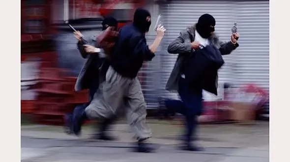 4 میهمان ناخوانده شبانه یک خانواده خرمشهری سارق مسلح از آب درآمدند