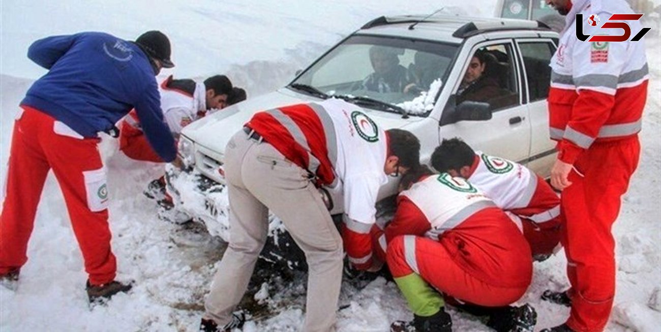 
آخرین وضعیت امدادرسانی به مردم گرفتار در برف و کولاک در 19 استان
