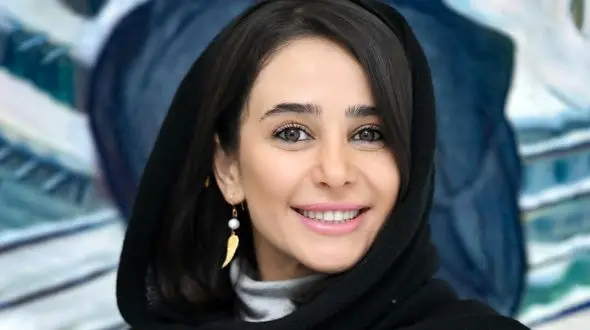 اورسایز با رنگ‌های خنثی؛ استایل جدید الناز حبیبی از حاشیه امن خارج نشد!