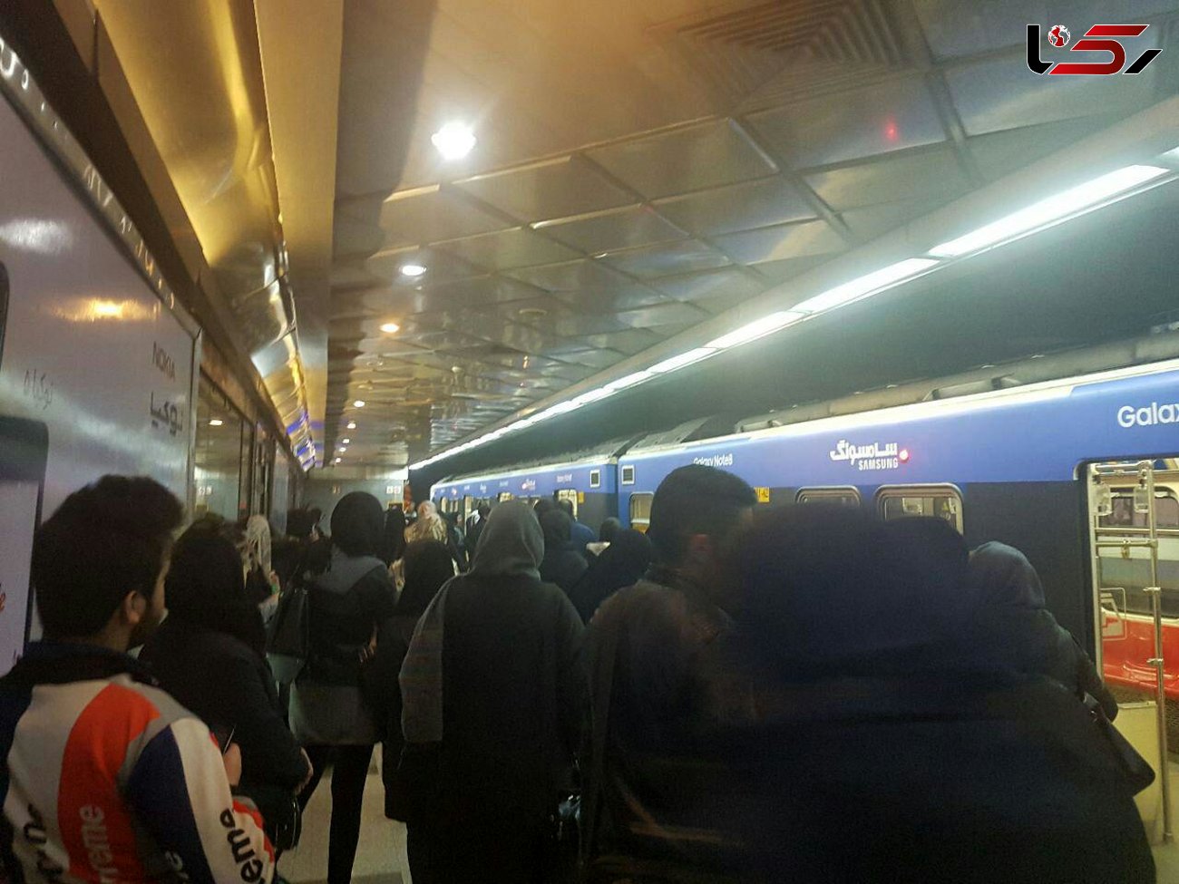  نقص فنی و انتشار دود در یکی از واگن های قطار خط یک مترو تهران