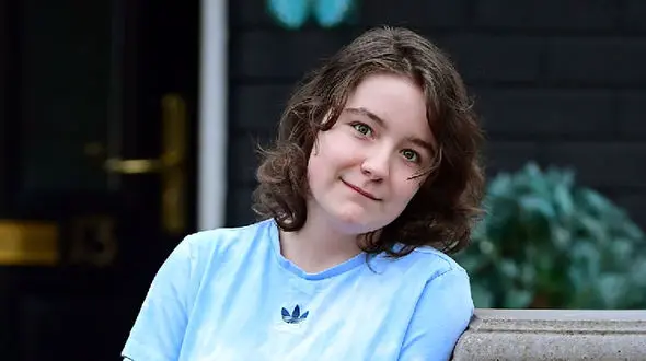 ملیسا موهایش را می خورد / توپ مو از شکمش خارج شد + عکس