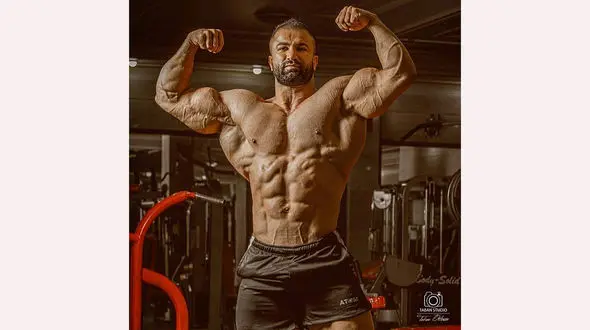 امروز علی شمس قمر قربانی ویزا شد فردا نوبت کیست؟ 