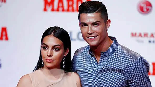 عکس عاشقانه‌های رونالدو و جورجینا در روز مادر / برای زنش کولاک کرد!