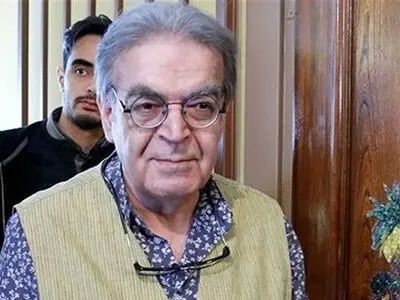 فیلم/ داخل خانه دوبلکس حمید لولایی؛ دکوراسیونی شیک با تابلوهای هنری و مبلمان هماهنگ