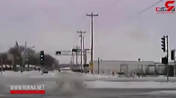 تریلی هجده چرخ خودروی پلیس را له کرد+ فیلم