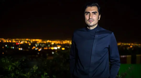 واکنش حافظ ناظری به مسکن مهر در مناطق زلزله زده/  نخاله ها پوشالی است+فیلم