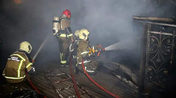 واحد تجاری در محمدشهر آتش گرفت 