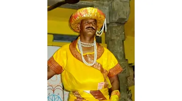  مردی که ۳۲ سال است مجسمه شده