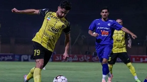 دیدار سپاهان و استقلال خوزستان با حضور تماشاگران