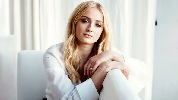 خشم سوفی ترنر از جدی نگرفتن کرونا/ هیچ اهمیتی به آزادی لعنتی شما نمی‌دهم! 