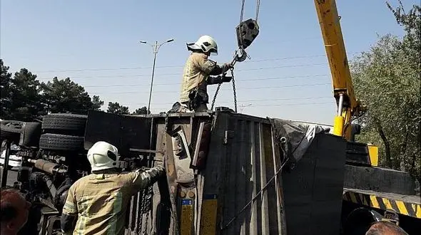 تصادف شدید 3 ماشین در جنوب تهران + عکس 