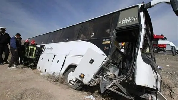 13 قربانی در انحراف اتوبوس از جاده / در شهربابک رخ داد