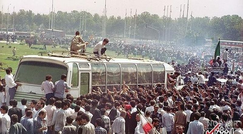 ۲۶ مرداد سالروز بازگشت سرافرازانه آزادگان به میهن ، - اسرای ایرانی جنگ 8 ساله تحمیلی عراق علیه ایران که در عراق اسیر بودند
