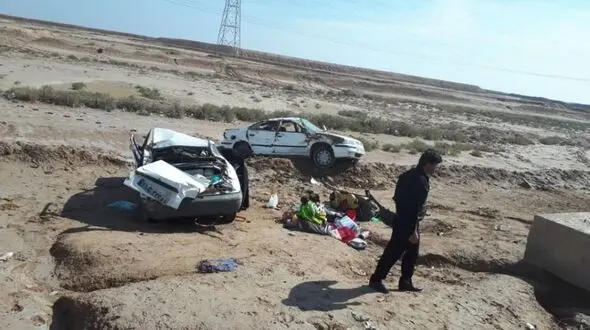 عکسی تکاندهنده از مچاله شدن پراید و سمند در جاده  اهواز / همه زنده ماندند