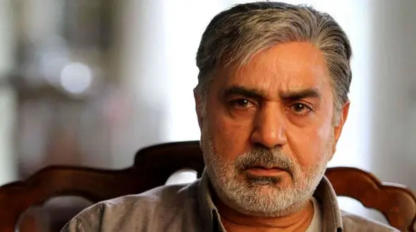 واکنش  پرویز پرستویی به رفتار مامور گشت ارشاد با یک مادر و دختر ! 