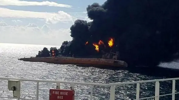 اظهار نظر یک کارشناس دریانوردی روس به سانحه سانچی / نفتکش ایرانی به کشتی چینی راه نداد! 