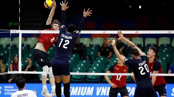 ماجرای عجیب پوشاندن پرچم ایران روی لباس تیم ملی والیبال!