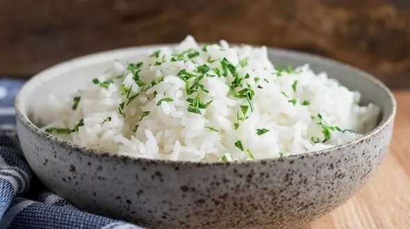 پخت برنج با این روغن چاق تان نمی کند