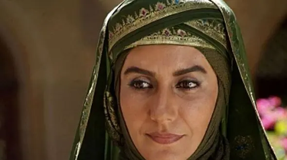 عکس؛ سفر به تاریخ؛ چهرۀ «عمره، همسر مختار» در 23 سالگی در یکی از اولین فیلم‌هایش؛ سال 68! + جدیدترین عکس در آستانه 60 سالگی