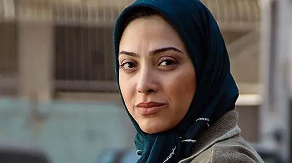 فیلم و عکس / دکوراسیون فوق العاده سبز خانه  مریم سلطانی / از آینه کنسول شاهانه و مجسمه با کلاس تا مبلمان و ...