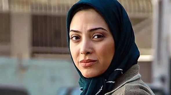 فیلم و عکس / دکوراسیون فوق العاده سبز خانه  مریم سلطانی / از آینه کنسول شاهانه و مجسمه با کلاس تا مبلمان و ...