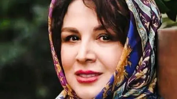 فیلم / نگاهی به چیدمان  دلنشین و خوش رنگ خانه شهره سلطانی / پیانو و گیتار  تا مبلمان چستر/ جمع و جور اما باصفا 
