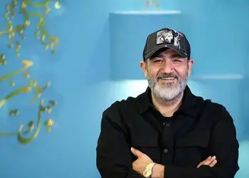 نگاهی به دکوراسیون خانه مهران غفوریان بازیگر سریال کلاغ و همسر و دخترش / ترکیب چوب و سفید در فضایی گرم و صمیمی