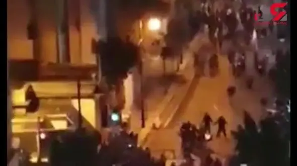 حمله معترضان به خودروها و ساختمان بانک مرکزی لبنان + فیلم 