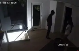 رعب و وحشت در تورنتو/ حمله شبانه به خانه یک مادر و دو دخترش + فیلم