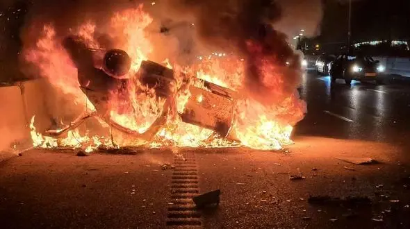 کشف اجساد سوخته  زن و مرد تهرانی در ماشین آتشین / قتل یا حادثه ؟!