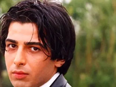 فیلم/ نگاهی به معماری چشم‌نواز خانه حمید گودرزی، شاهکاری که لقب خاص‌ترین خانه ویلایی لواسان تهران را ازآن خود کرد / با استخر شخصی که هوش از سرت میبرد + عکس