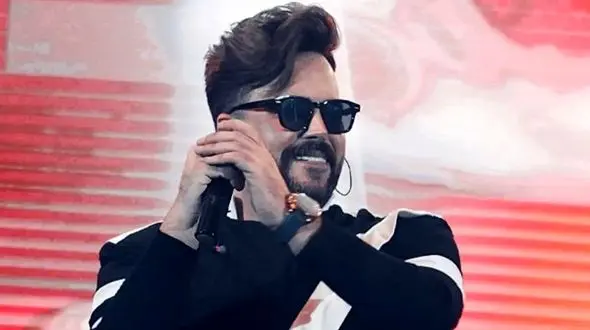 فیلم آواز باشکوه علی عبدالمالکی ! /  دختر بچه فینقلی توی کنسرت چه  رقصی میکنه !