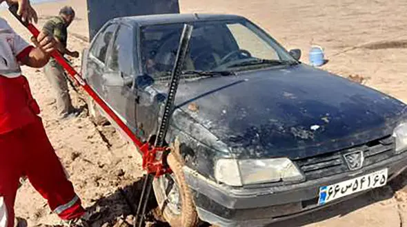 2 گردشگر در کویر شهداد کرمان نجات یافتند