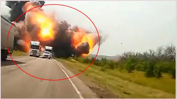 نمایی نزدیک از حمله هوایی روسیه به کاروان نظامیان واگنر