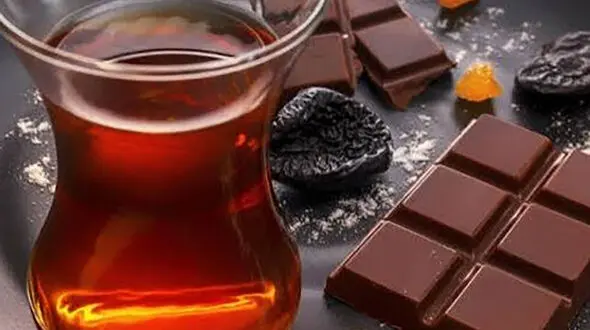 چای و شکلات تلخ؛ 2 خوراکی خوش‌ طعم برای کمک به کنترل فشار خون