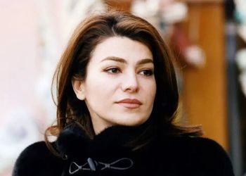 عکس سفر به ایام قدیم / حال و روز بد و قیافه مبهوت فرح پهلوی بعد خودکشی لیلا /  سال 1380