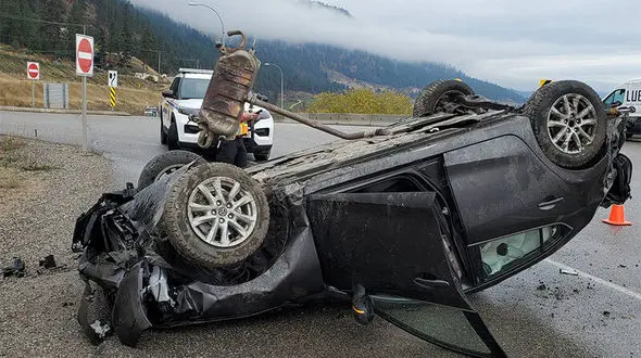 ملق زدن شاسی بلند وسط اتوبان!+فیلم