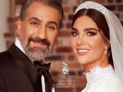 نگاهی به دکوراسیون خانه زیبا و نورگیر محمد نادری و همسر بلاگرش الناز خانم/ منزلی با مبلمانی خوش رنگ، تراسی به سبک خانه مادربزرگها و تابلوهایی مینیمال