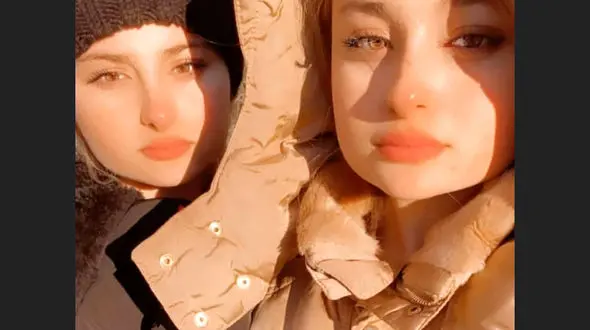 تولد سارا نیکا در کنار عوامل پایتخت