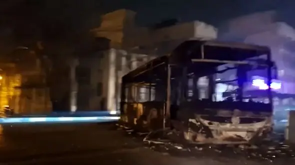 جدید ترین فیلم از آتش زدن زنجیره ای 14 اتوبوس واحد در خیابان های تهران 