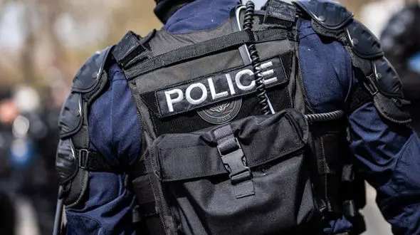 از درگیری پلیس با فرد پیاده تا تصادف ماشین بین دو کامیون