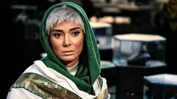 عکس خاص و جذاب مینا وحید در استانبول ترکیه ! / تفاوت پوشش خانم بازیگر در ایران و خارج !