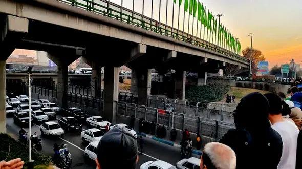 سقوط مرگبار مرد میانسال از پل نیایش در تهران