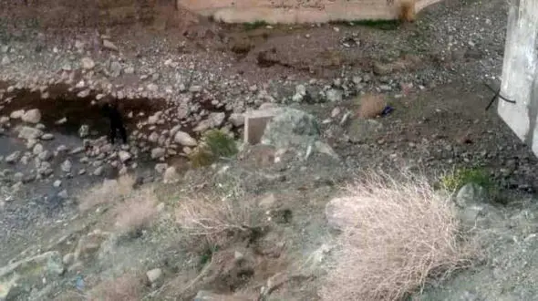 معمای کشف جسد پسر جوان در زیر پل جاده بافت / قاضی ویژه قتل دستور داد + عکس 