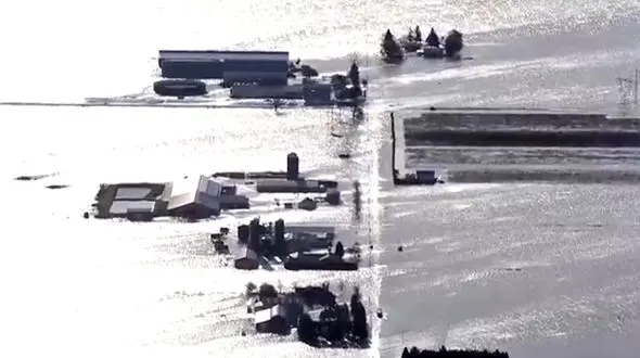 سیل و رانش زمین در کانادا  + فیلم 