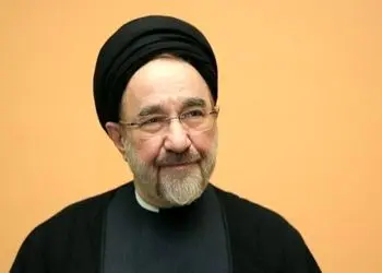 عکس / چیدمان فوقلوکس خانه سید محمد خاتمی  رییس جمهور اسبق /  از مبلمان شیک و تابلوی تذهیب روی دیوار تا کاغذ دیواری  و میز چوبی گرد/ اصیل مثل خانه های ایرانی